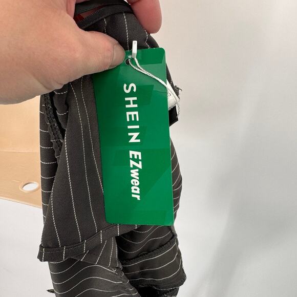 Shein Halter Vest Top Womens Medium Gray White Pinstripe Polyester NEW - Picture 9 of 9